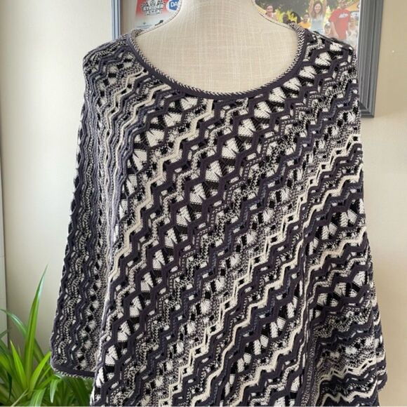 Vintage Zozo Open Knit Poncho Reversible Women's Pullover Sweater (Size S/M) - Picture 3 of 12